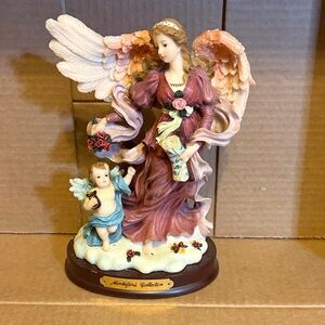 Montefiori Collection
Angel and Cherub
Figurine